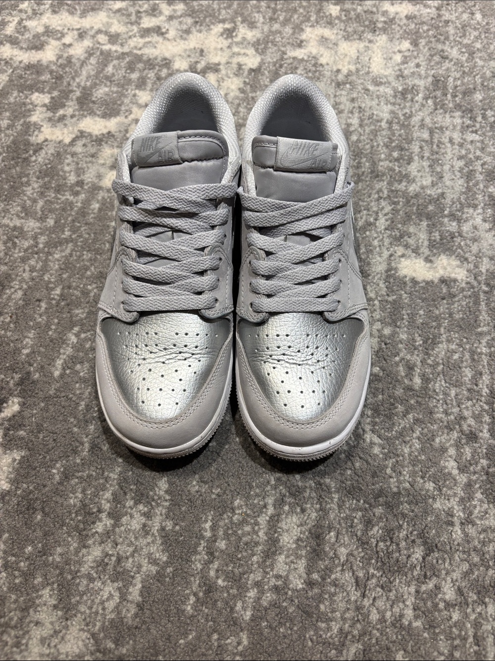 nike Jordan 1 low kids 6.5y/womens 8 Sneakers in Silver Gray